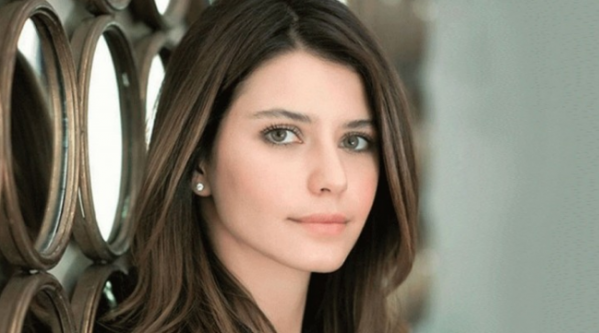 Beren Saat bu məbləğ...