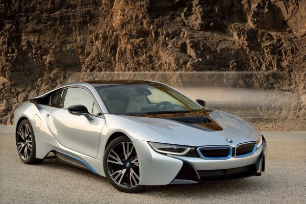 BMW i8 necə maşındır?...