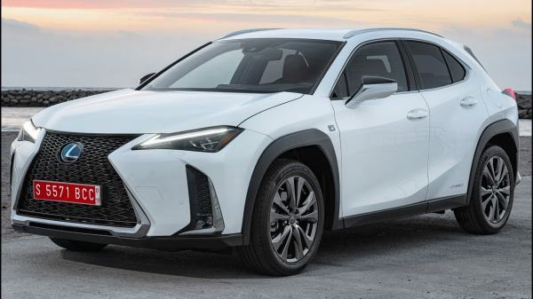 Lexus UX 250h necə maşındır?