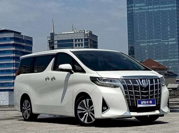 Toyota Alphard necə maşındır?