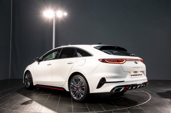 Kia ProCeed necə maşındır?...