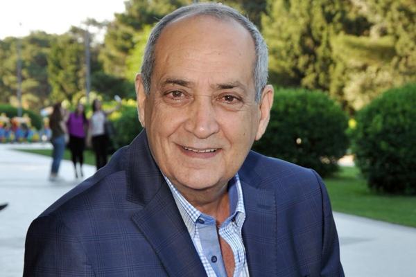 Ruhi xəstəxanaya düş...
