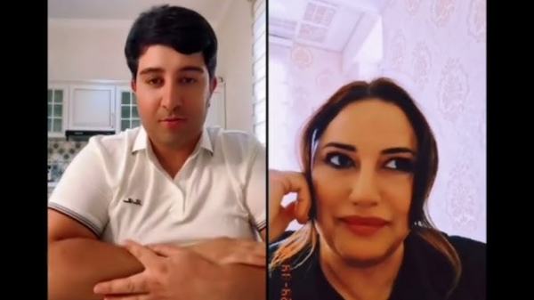 Biri ordan dartışdırır...