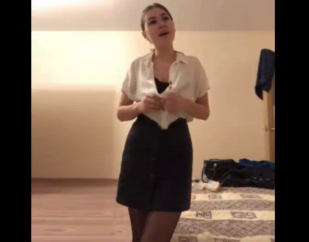 erooooo Qadınları PUL QARŞILIĞINDA SOYUNDURUB görün nə edirmiş – Çəkdiyi videolar YAYILDI