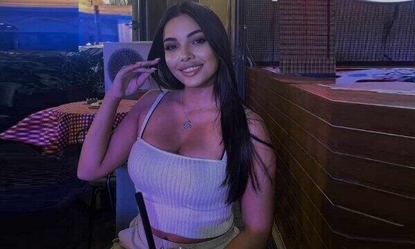 Evli rejissorla eşq yaşayan tanınmış aktrisa KİMDİR? – FOTO 3 image 9 Evli rejissorla eşq yaşayan tanınmış aktrisa KİMDİR? – FOTO