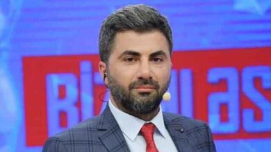 1669806344 599e468d51af2ddb7a7b51a449893b4a Zaurun efirində ər-arvad qırğına çıxdı: Kişi olardın, baxardın... - VİDEO