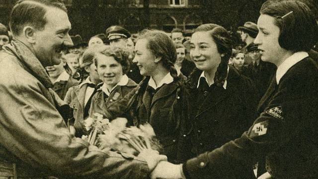 Hitlerin dəhşətli planı - Qüsursuz, sarışın qadınlar tapılır, yeni insan növü yetişdirilirdi 3 Hitlerin dəhşətli planı