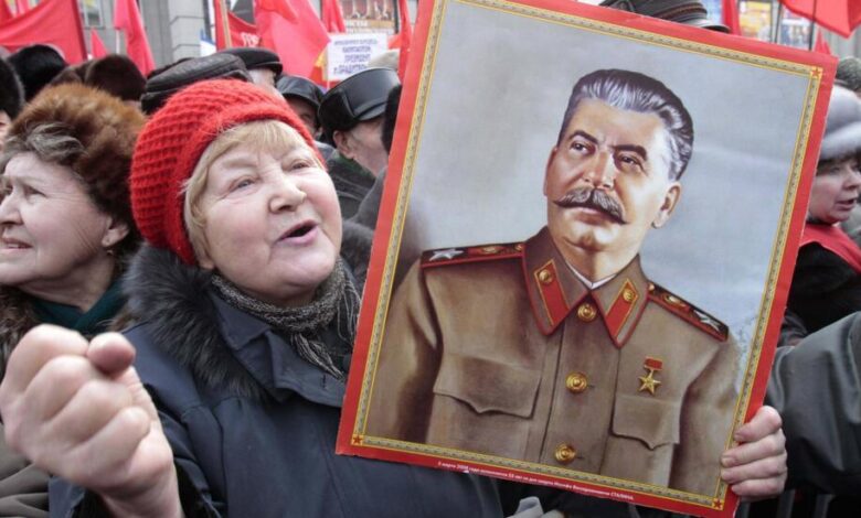 communists Mosc230210 1 Stalinə açılan atəş - Sui-qəsdçinin başına nə oyun açdılar?