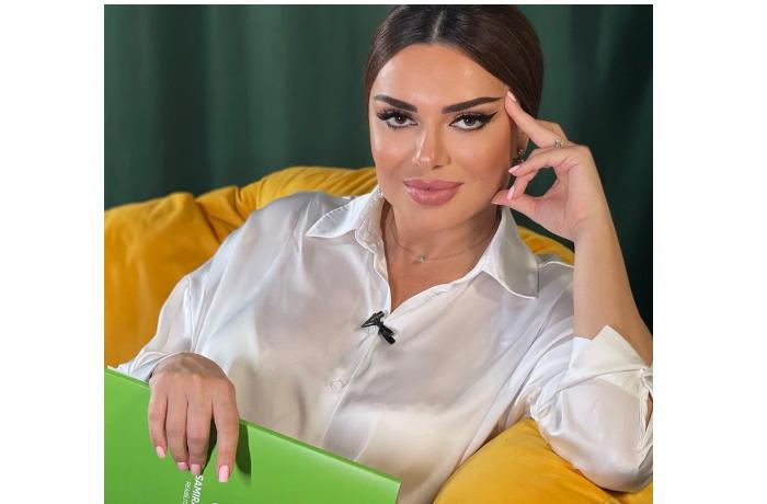 samire bagirova Tüpürəsən belə tərbiyəyə - Tanınmış blogerlə psixoloq arasında QALMAQAL
